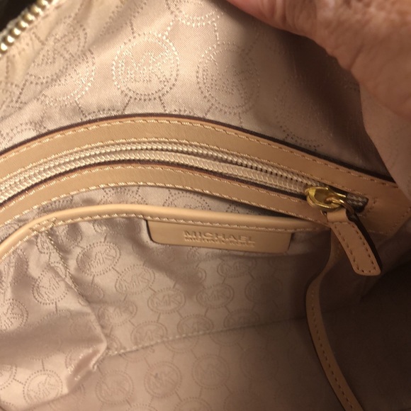 Michael Kors Large Grayson bag with dust bag. - Picture 10 of 12